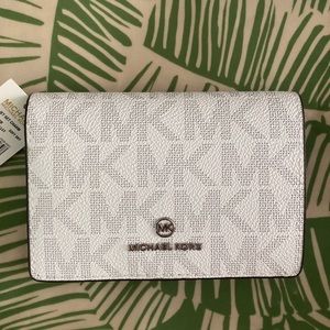 🦋BRAND NEW MK WALLET WITH TAG🦋